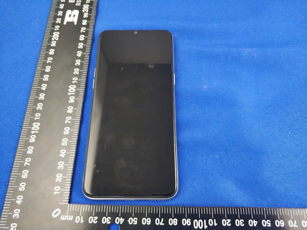Mobile phone - FCC ID 2AUYFRMX2040 - Realme Chongqing Mobile Telecommunications Corp., Ltd. (2)