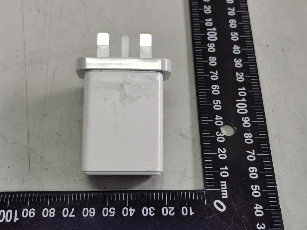 Mobile Phone - FCC ID 2AUYFRMX3063 - Realme Chongqing Mobile Telecommunications Corp., Ltd. (5)