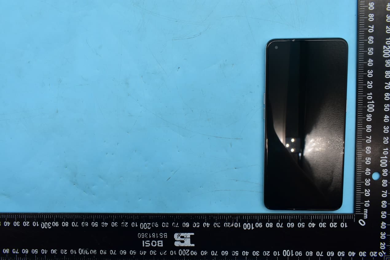 Mobile Phone with Bluetooth, WiFi, GSM, WCDMA LTE, 5G NR Sub 6GHz and NFC - FCC ID 2AUYFRMX3363 - Realme Chongqing Mobile Telecommunications Corp., Ltd. (5)