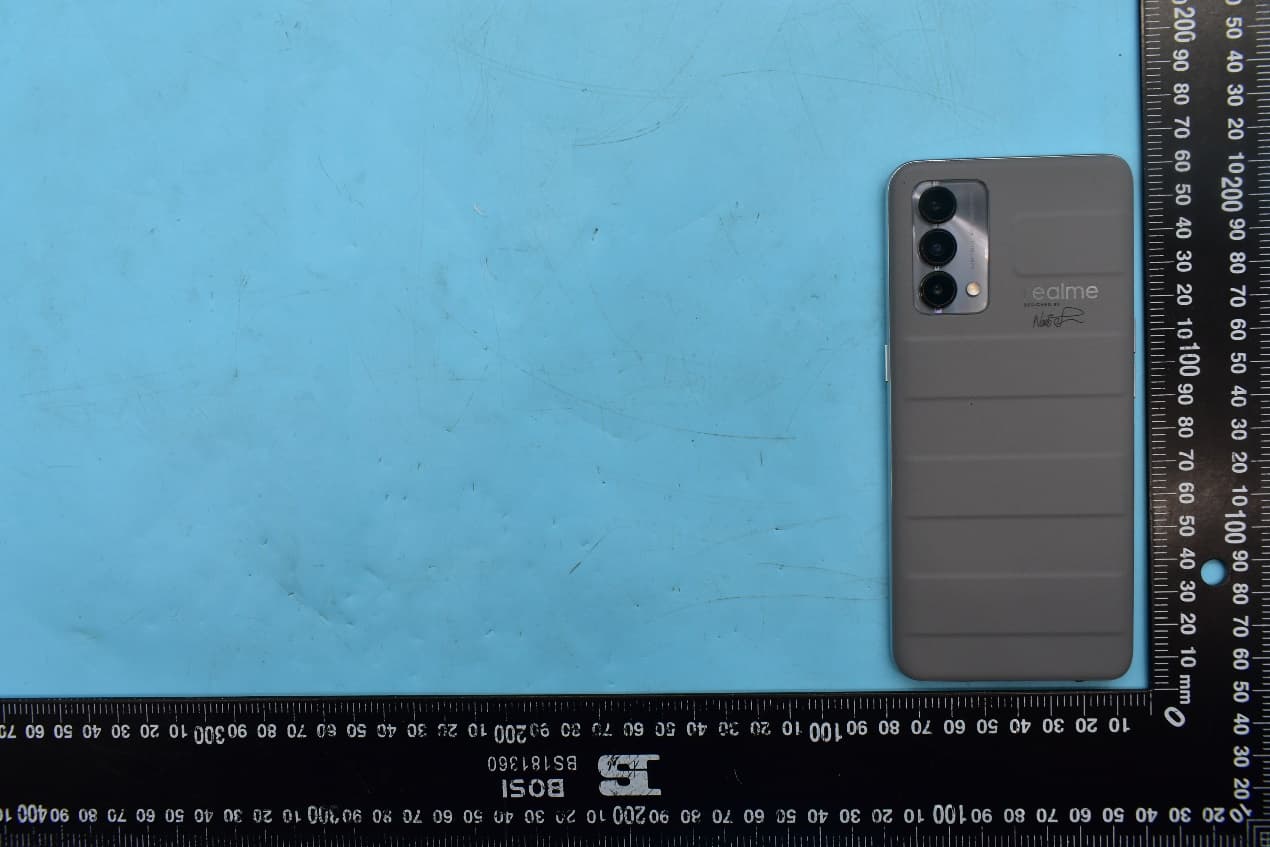 Mobile Phone with Bluetooth, WiFi, GSM, WCDMA LTE, 5G NR Sub 6GHz and NFC - FCC ID 2AUYFRMX3363 - Realme Chongqing Mobile Telecommunications Corp., Ltd. (3)