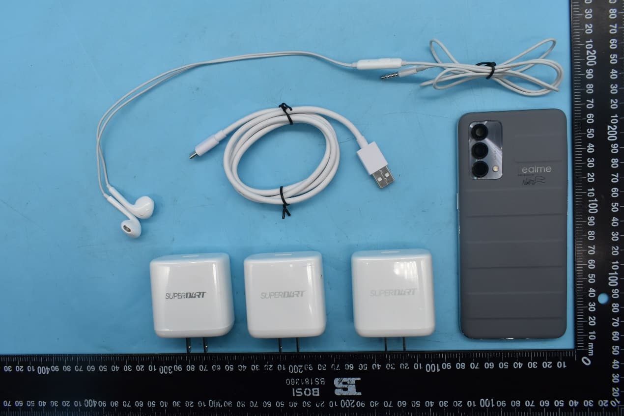 Mobile Phone with Bluetooth, WiFi, GSM, WCDMA LTE, 5G NR Sub 6GHz and NFC - FCC ID 2AUYFRMX3363 - Realme Chongqing Mobile Telecommunications Corp., Ltd. (2)
