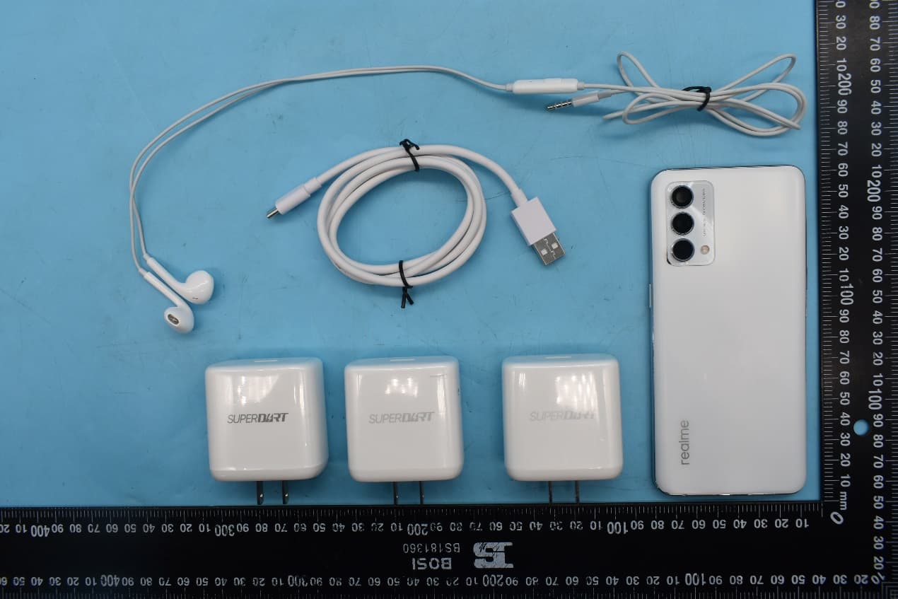 Mobile Phone with Bluetooth, WiFi, GSM, WCDMA LTE, 5G NR Sub 6GHz and NFC - FCC ID 2AUYFRMX3363 - Realme Chongqing Mobile Telecommunications Corp., Ltd.