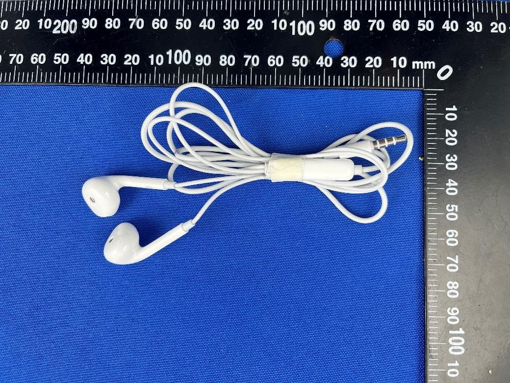 Mobile Phone with GSM, WCDMA, LTE, 5G NR,  WiFi, Bluetooth and NFC - FCC ID 2AUYFRMX3472 - Realme Chongqing Mobile Telecommunications Corp., Ltd.