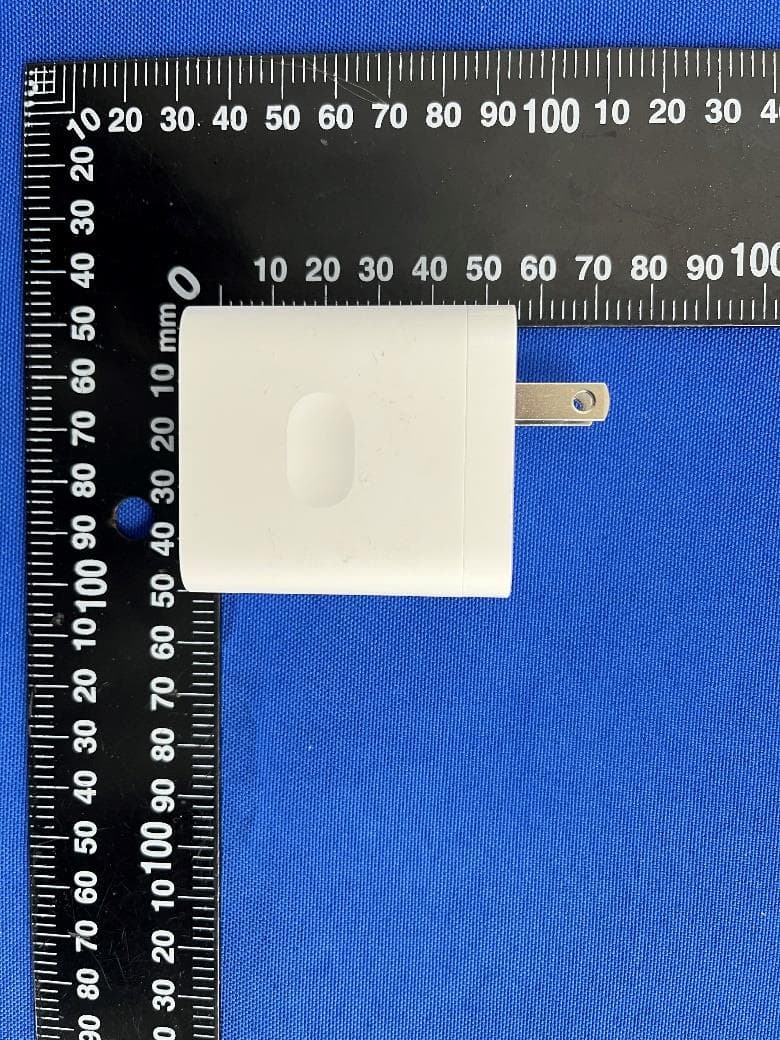 Mobile Phone with GSM, WCDMA, LTE, 5G NR,  WiFi, Bluetooth and NFC - FCC ID 2AUYFRMX3472 - Realme Chongqing Mobile Telecommunications Corp., Ltd. (3)