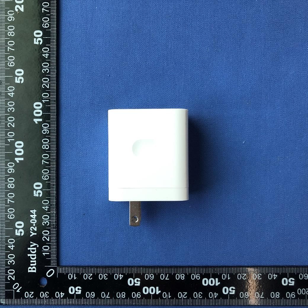Mobile phone - FCC ID 2AUYFRMX3710 - Realme Chongqing Mobile Telecommunications Corp., Ltd. (4)