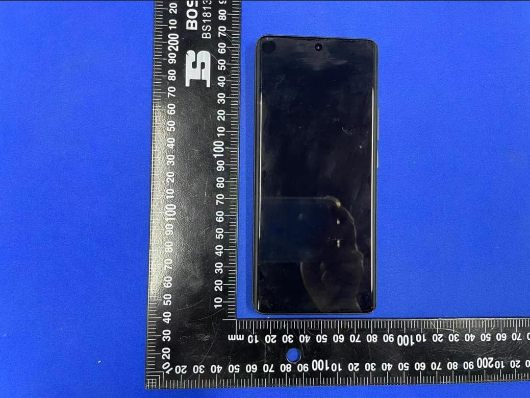 Mobile Phone with GSM, WCDMA, LTE, 5G NR,  WiFi, Bluetooth and NFC - FCC ID 2AUYFRMX3741 - Realme Chongqing Mobile Telecommunications Corp., Ltd. (5)