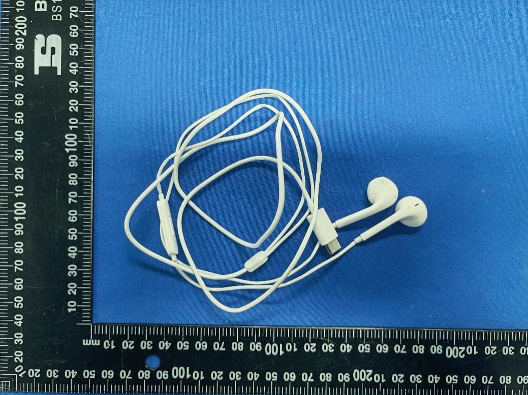 Mobile Phone with GSM, WCDMA, LTE, 5G NR, WiFi, Bluetooth and NFC - FCC ID 2AUYFRMX3771 - Realme Chongqing Mobile Telecommunications Corp., Ltd.