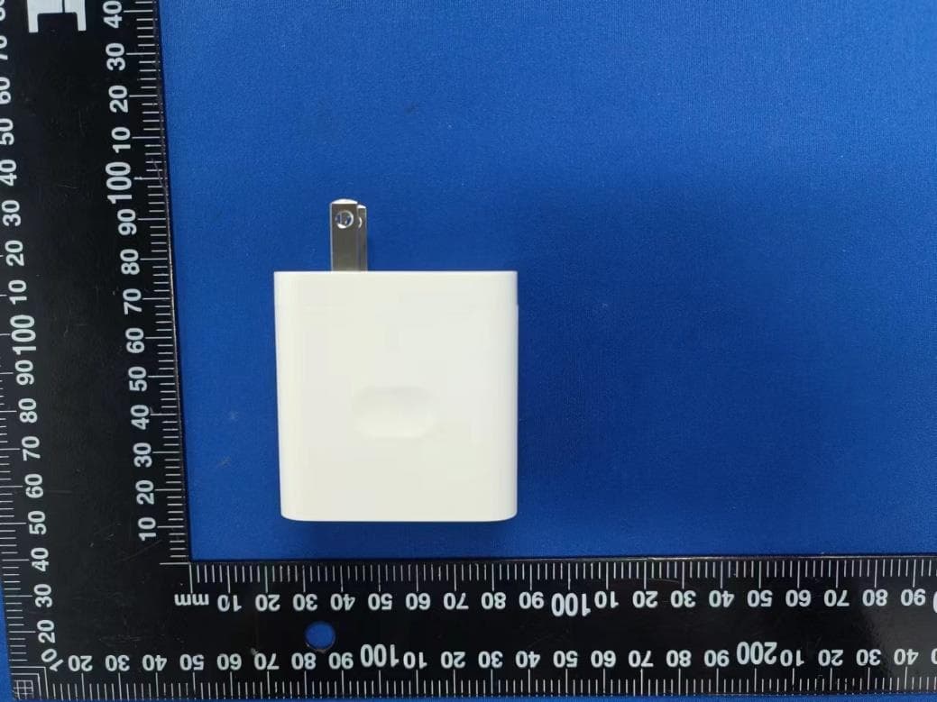 Mobile Phone with GSM, WCDMA, LTE, 5G NR, WiFi, Bluetooth and NFC - FCC ID 2AUYFRMX3780 - Realme Chongqing Mobile Telecommunications Corp., Ltd. (3)
