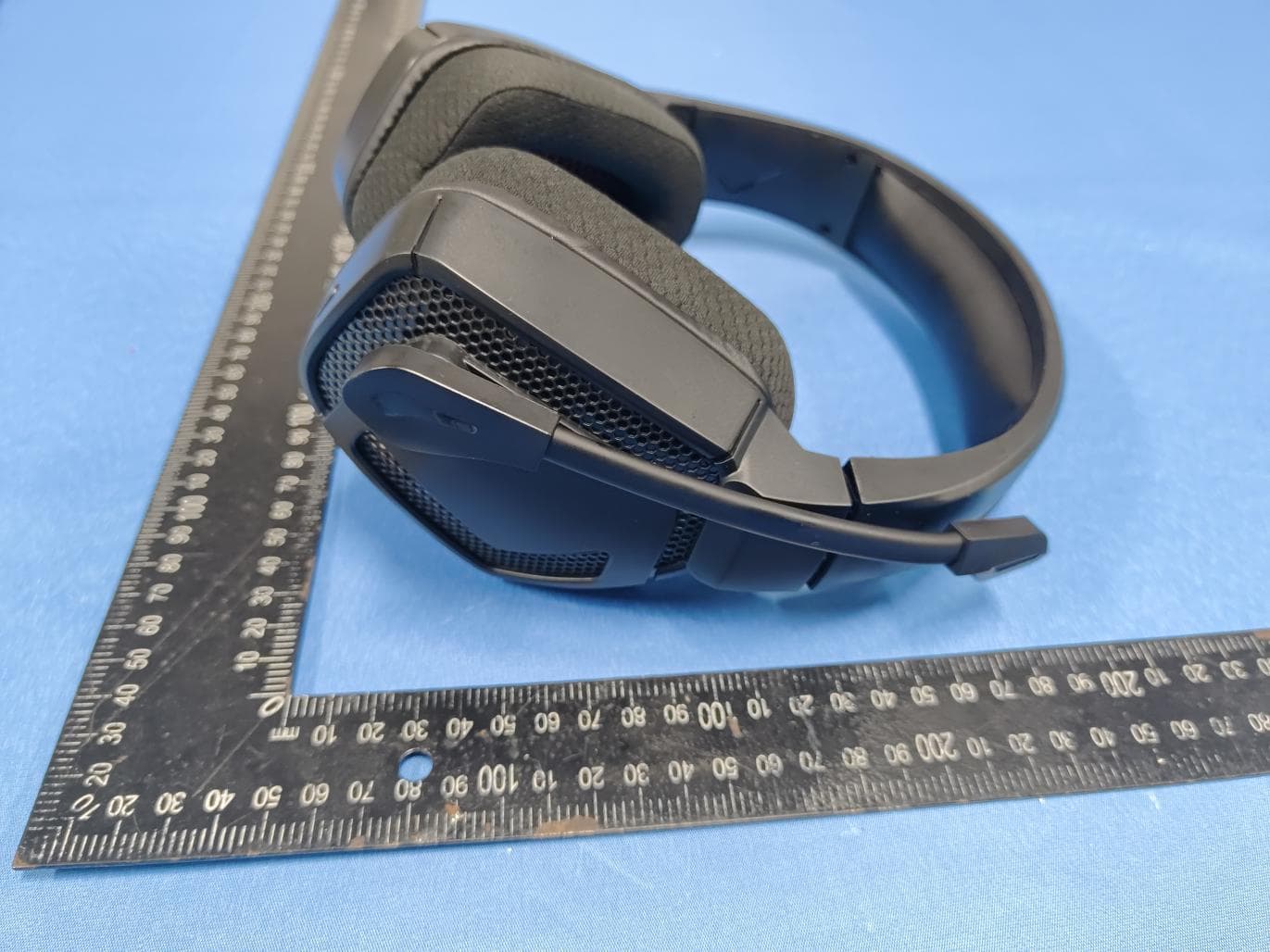 Wireless earphone - FCC ID 2AUZPEHP-61D - Shenzhen Yisuma Network Technology Co ., LTD (5)
