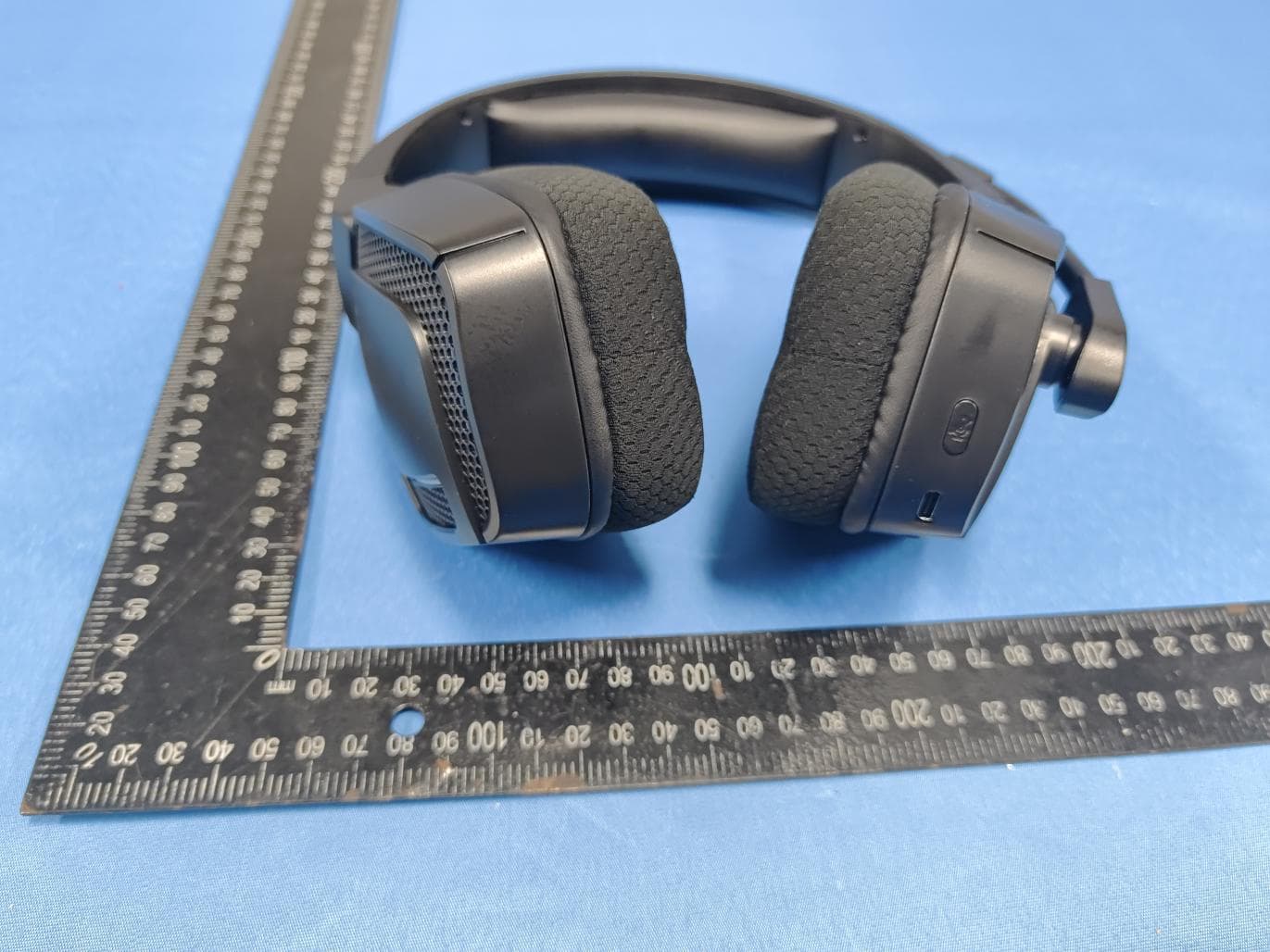 Wireless earphone - FCC ID 2AUZPEHP-61D - Shenzhen Yisuma Network Technology Co ., LTD (4)