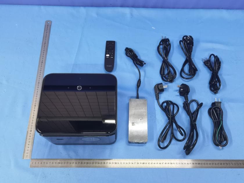 Smart Projector - FCC ID 2AV2J-DBOX01 - Shenzhen Dangs Science and Technology Co., Ltd