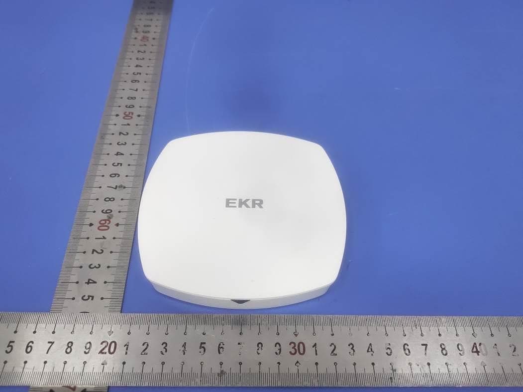 Contactless Wireless Charger - FCC ID 2AV3N-EKR0535 - Zhejiang Yunkai New Energy Technology Co., Ltd. (2)