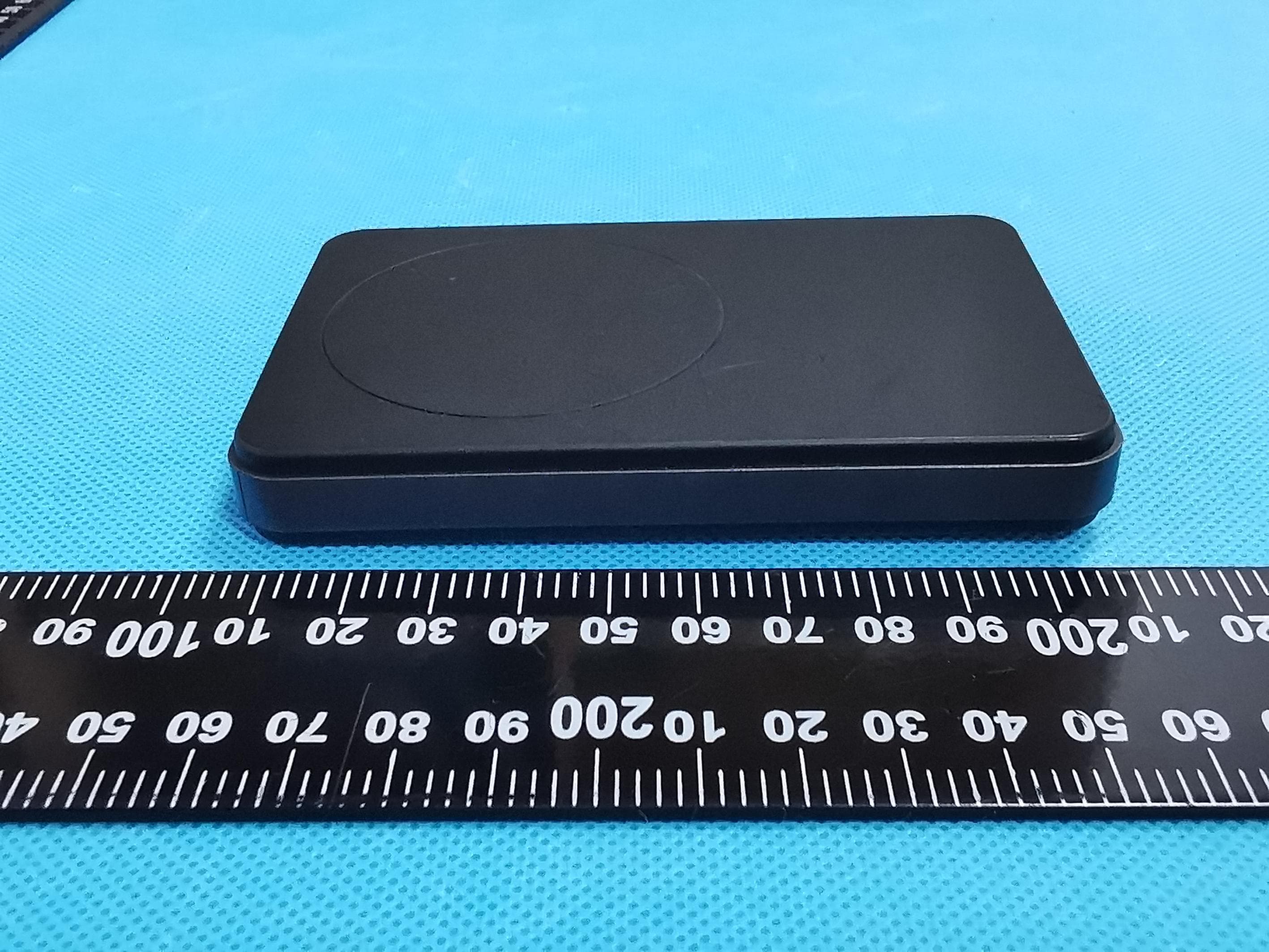 Magnetic Wireless Charger with Power Bank - FCC ID 2AV4C-UPB-04K0-1CM - Eaton Corporation (4)