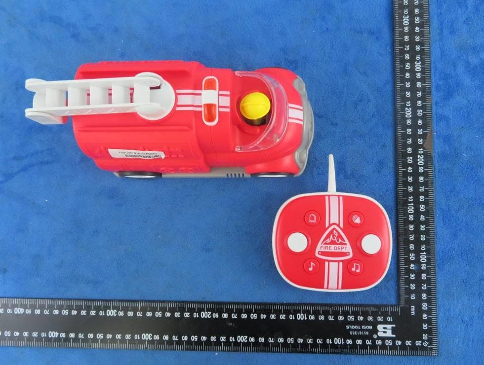 Toy RC Fire Engine Lights and Sounds - FCC ID 2AV5JJC2020A27M - Shantou Chenghai District Wantou Jincheng Toy Factory (3)