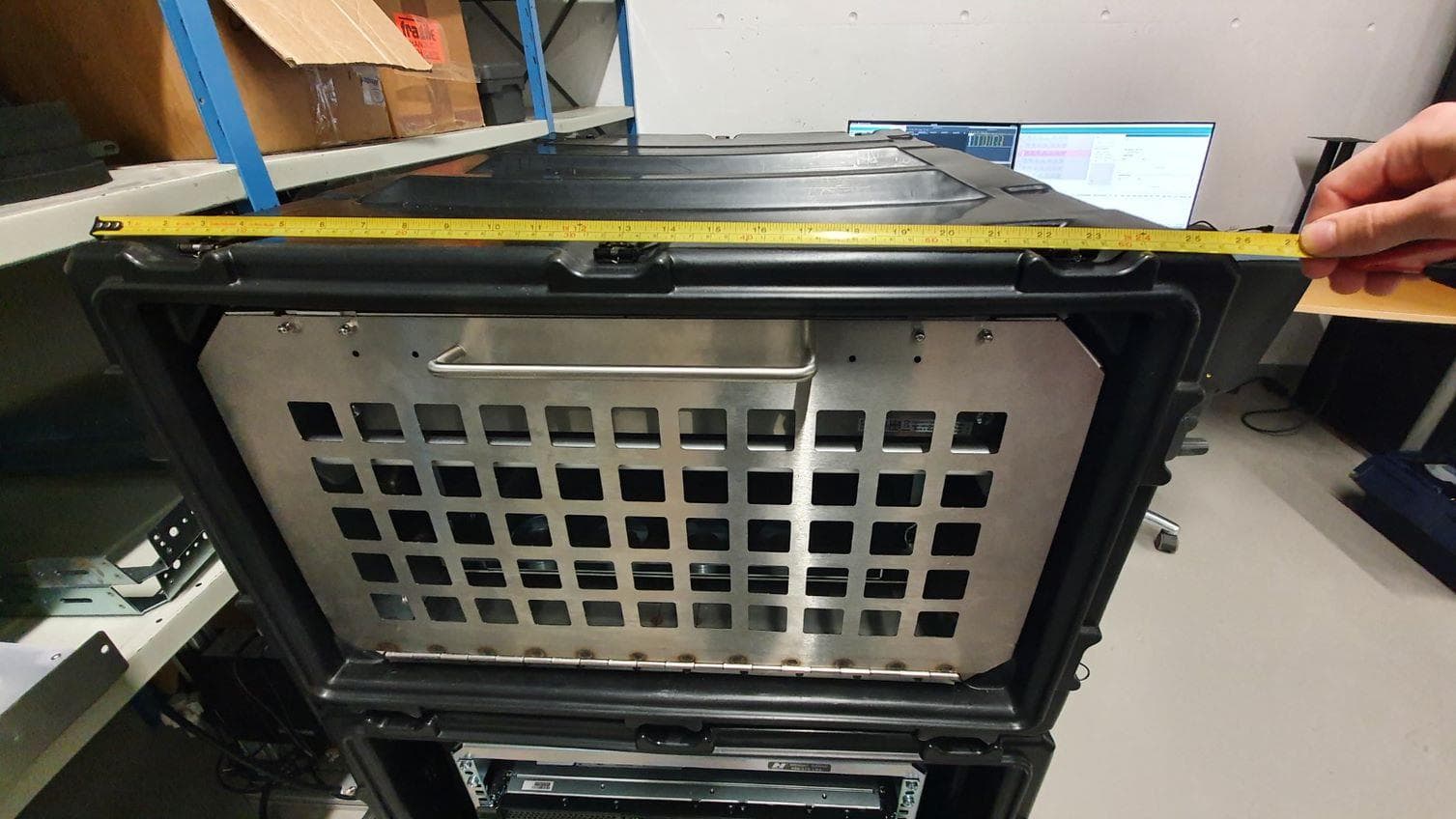 Device for wireless recharging of 90 seismic node devices or 70 nodes and 4 handheld initialisation devices. - FCC ID 2AV78-NCASEV1 - STRYDE Ltd (4)