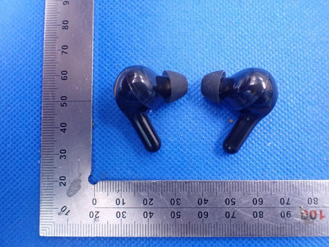 TWS Bluetooth Headphone - FCC ID 2AVF5-T22 - Shenzhen Xin Yaotian Technology Co., Ltd.