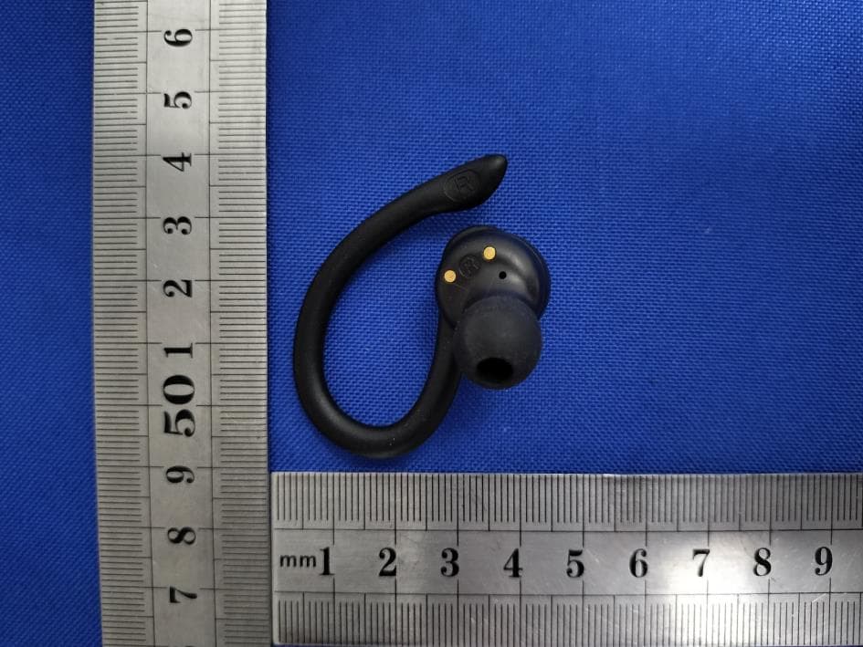 TWS Wireless Bluetooth Headset - FCC ID 2AVF5-T82 - Shenzhen Xin Yaotian Technology Co., Ltd. (2)