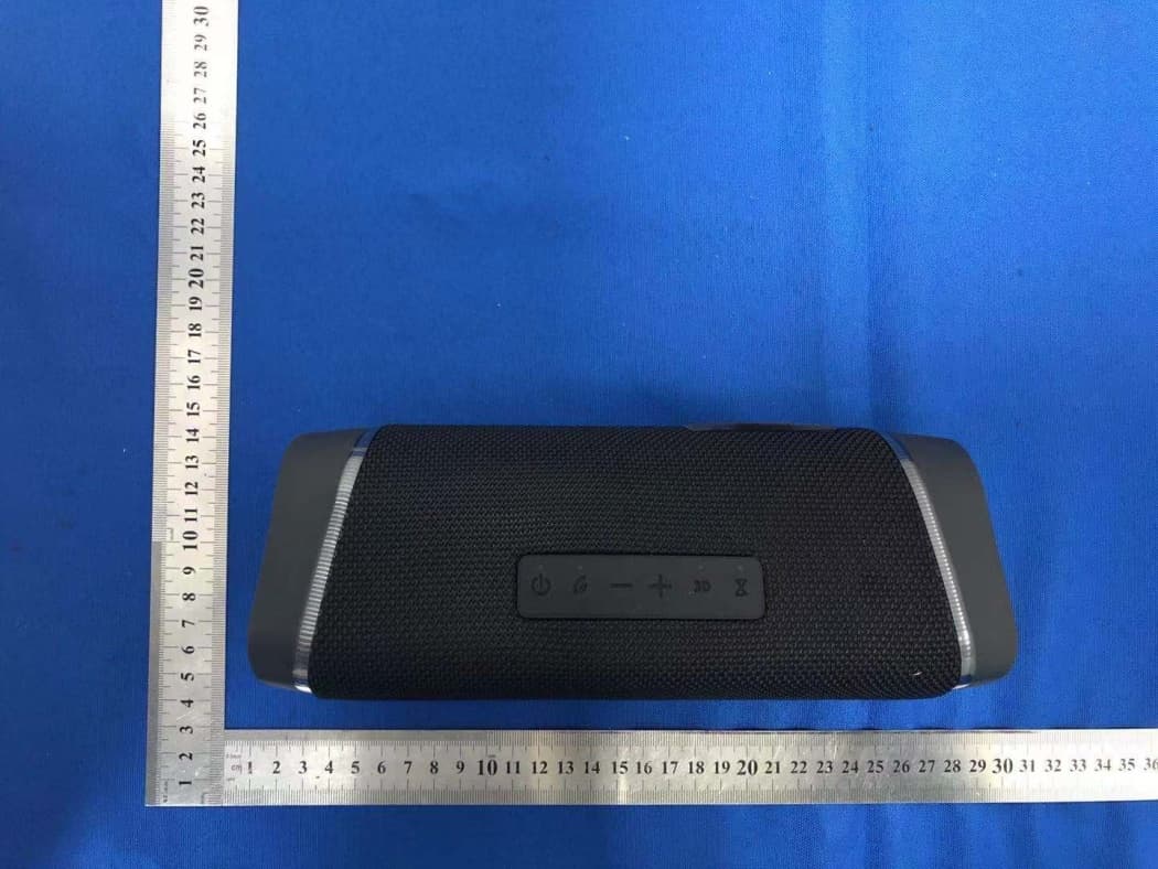 Bluetooth Speaker with LED lights - FCC ID 2AVFK-MENMARTII - Shenzhen Zhiqi Technology Co. LTD (2)