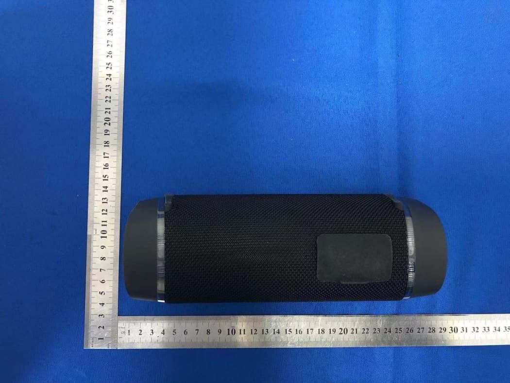 Bluetooth Speaker with LED lights - FCC ID 2AVFK-MENMARTII - Shenzhen Zhiqi Technology Co. LTD (3)