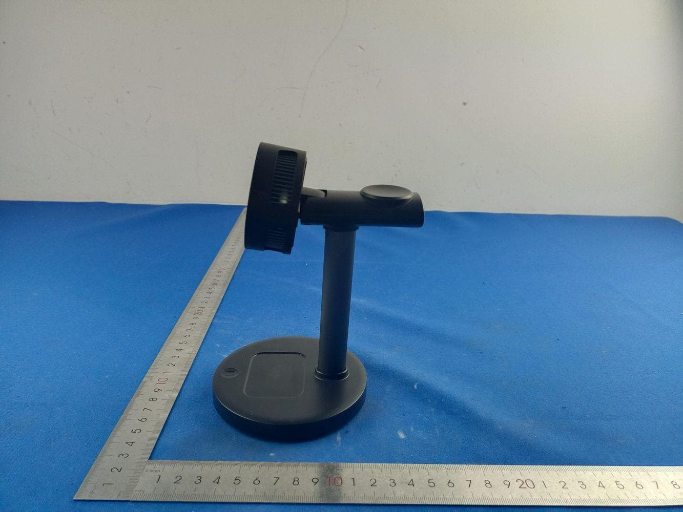 Multi-in-one cooling wireless charger - FCC ID 2AVG2-AK61 - Shenzhen Shi Aiker Electronic Technology Co., Ltd. (4)