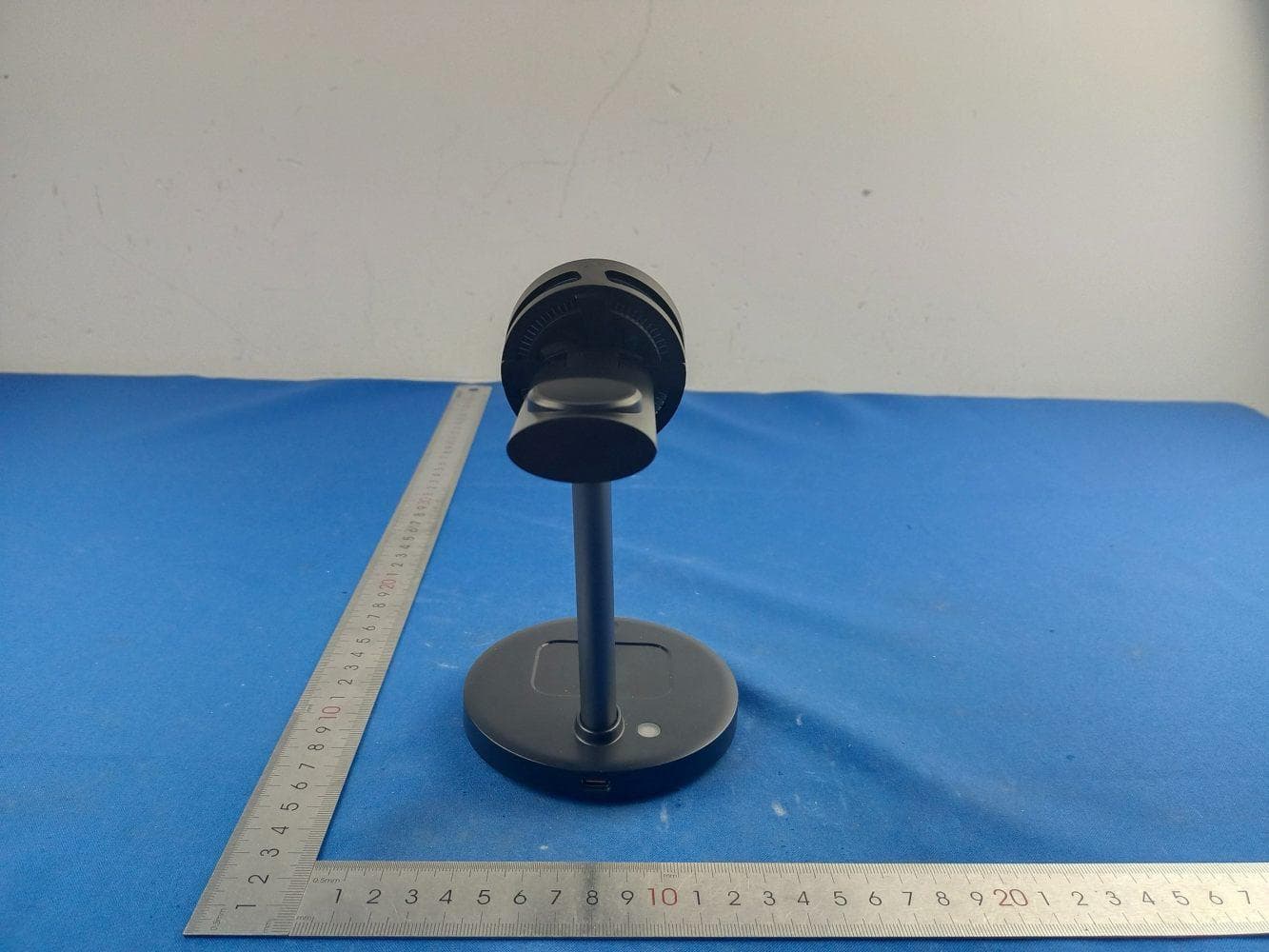 Multi-in-one cooling wireless charger - FCC ID 2AVG2-AK61 - Shenzhen Shi Aiker Electronic Technology Co., Ltd. (3)