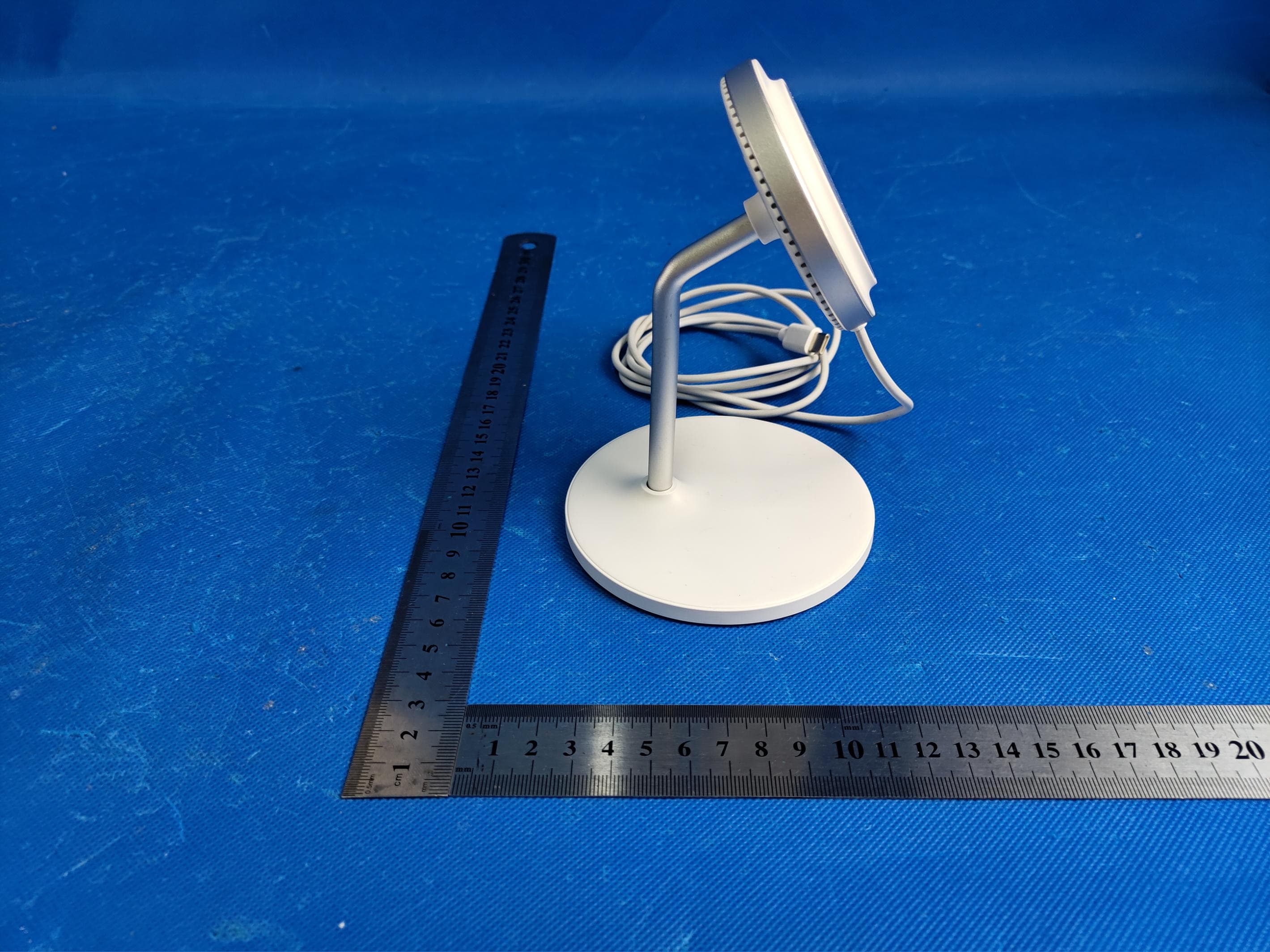 2-in-1 Magnetic Wireless Charge - FCC ID 2AVI4-DT-680 - Shenzhen Digtec Technology Co., Ltd (3)