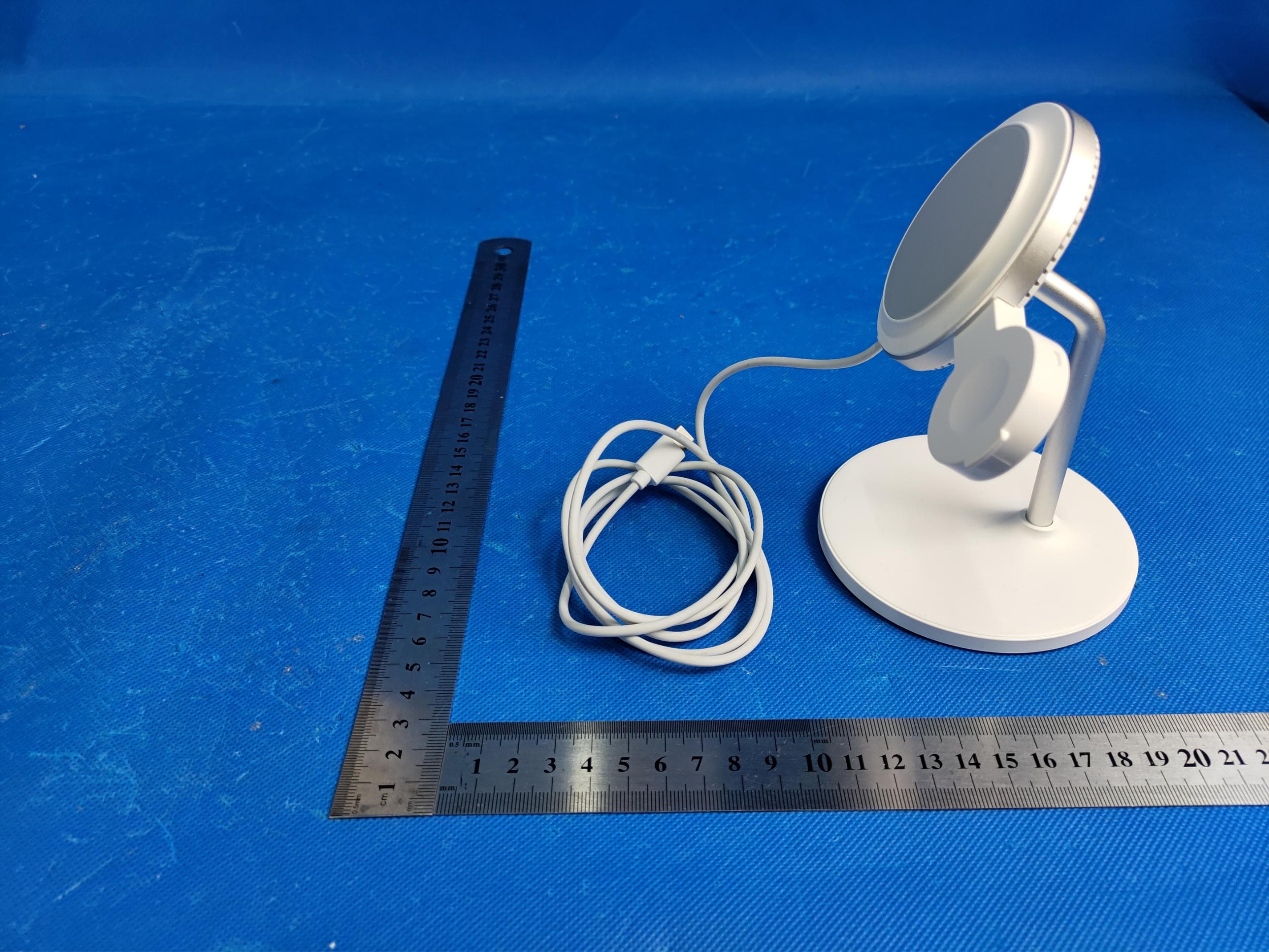 2-in-1 Magnetic Wireless Charge - FCC ID 2AVI4-DT-680 - Shenzhen Digtec Technology Co., Ltd (2)