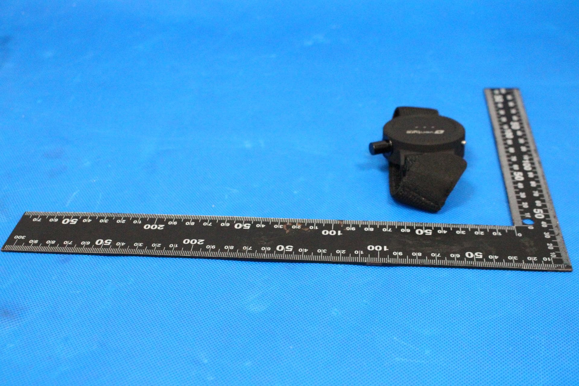 616R Remote controller - FCC ID 2AVJJ616R - Matsum Inc DBA: Venture Heated Clothing (4)