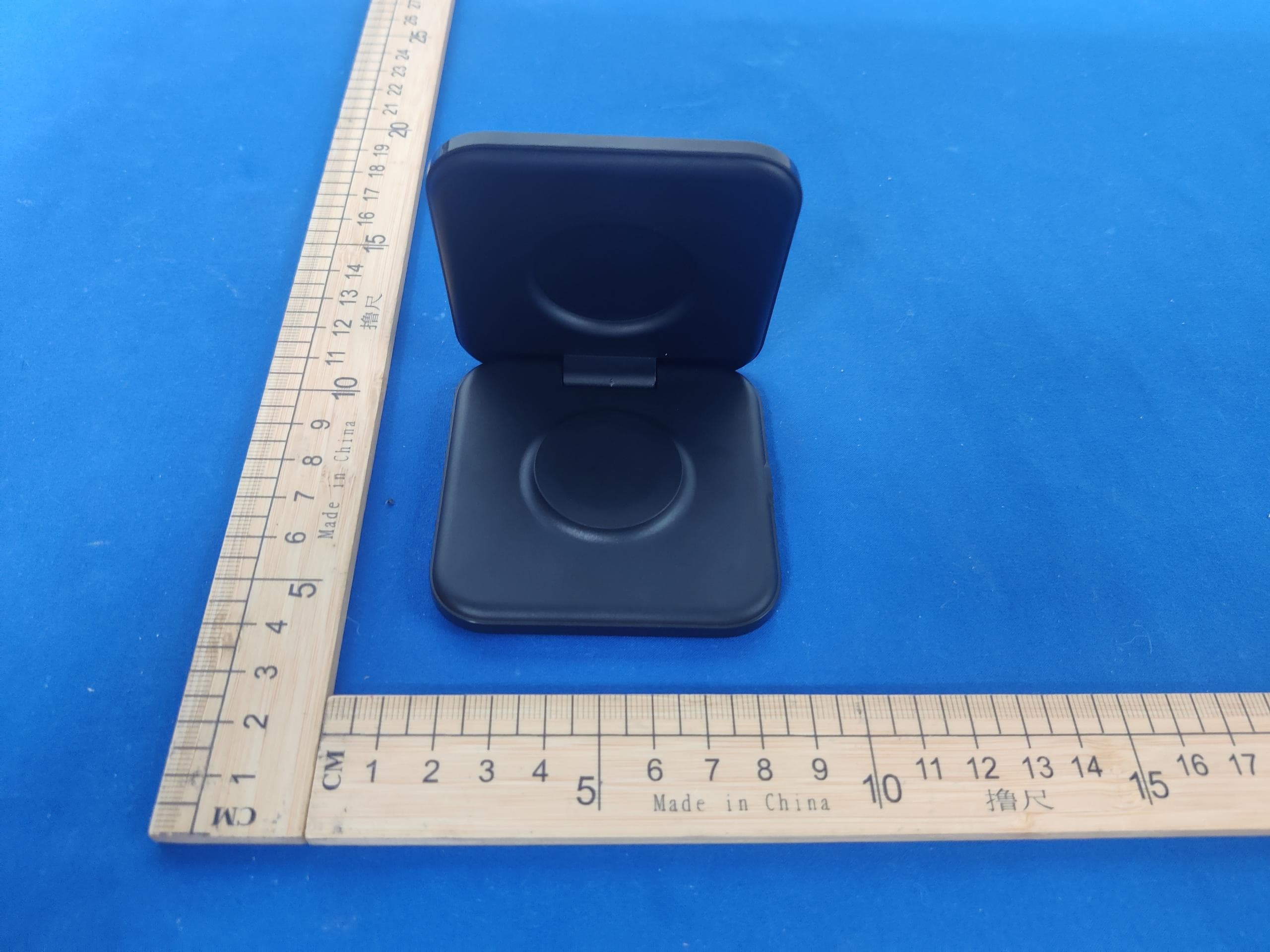 Foldable charging station - FCC ID 2AVJR-Z6 - Shenzhen Funxim Innovation Technology Co., Ltd (3)