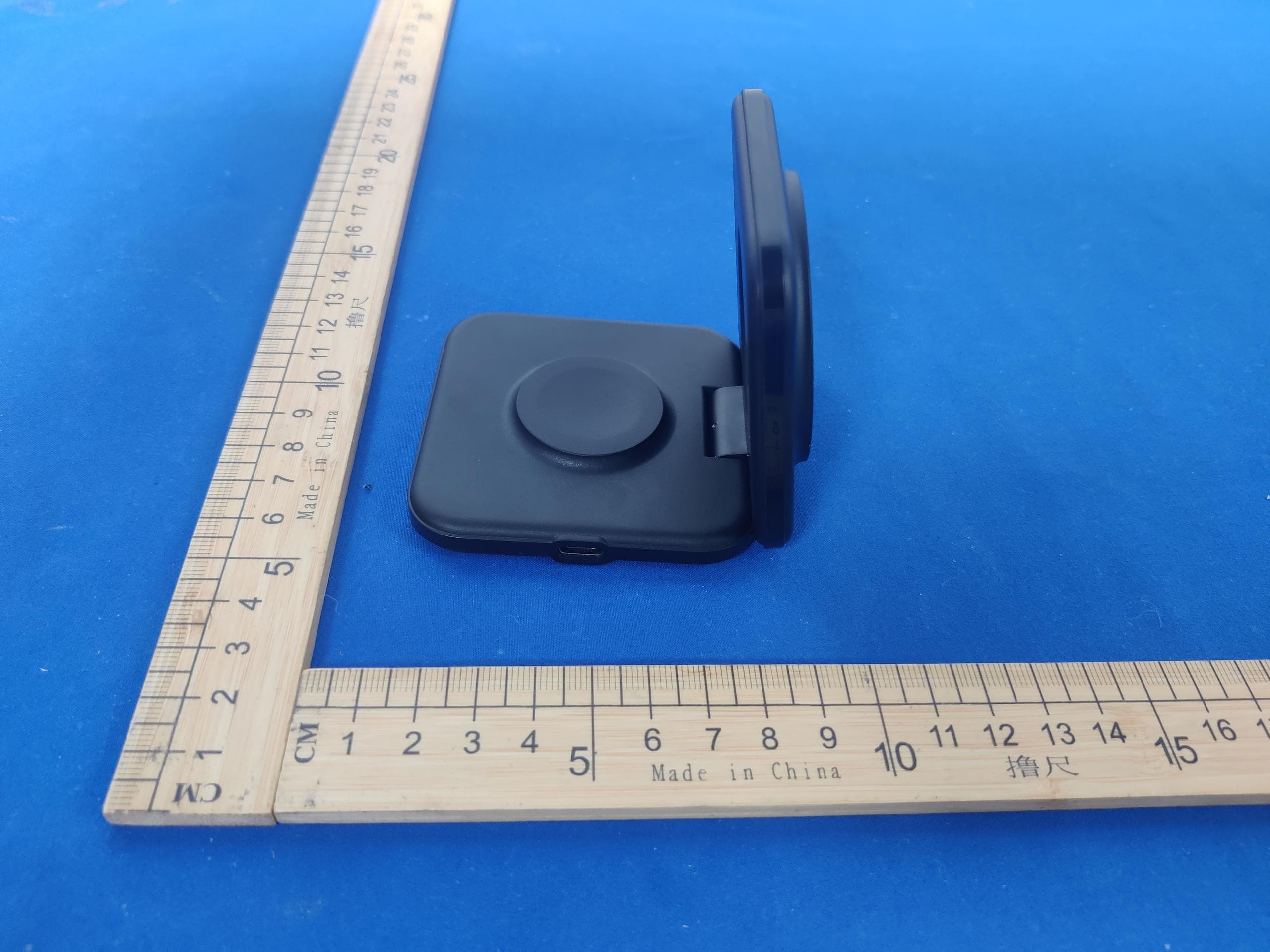 Foldable charging station - FCC ID 2AVJR-Z6 - Shenzhen Funxim Innovation Technology Co., Ltd