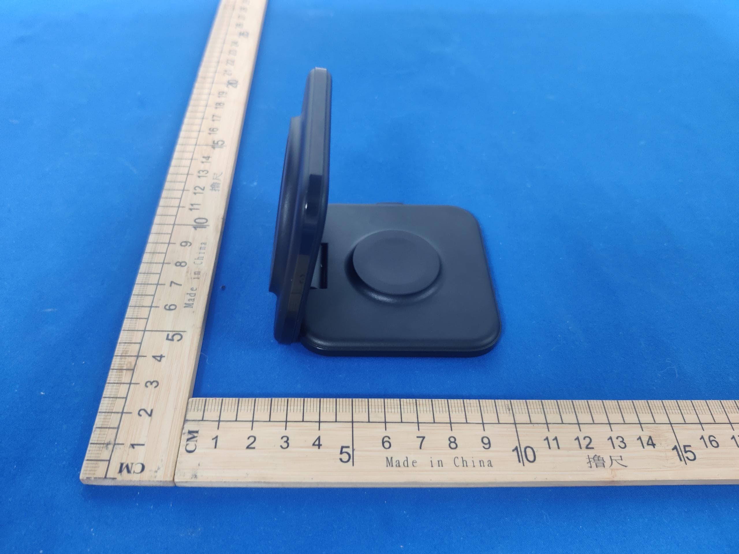 Foldable charging station - FCC ID 2AVJR-Z6 - Shenzhen Funxim Innovation Technology Co., Ltd (2)