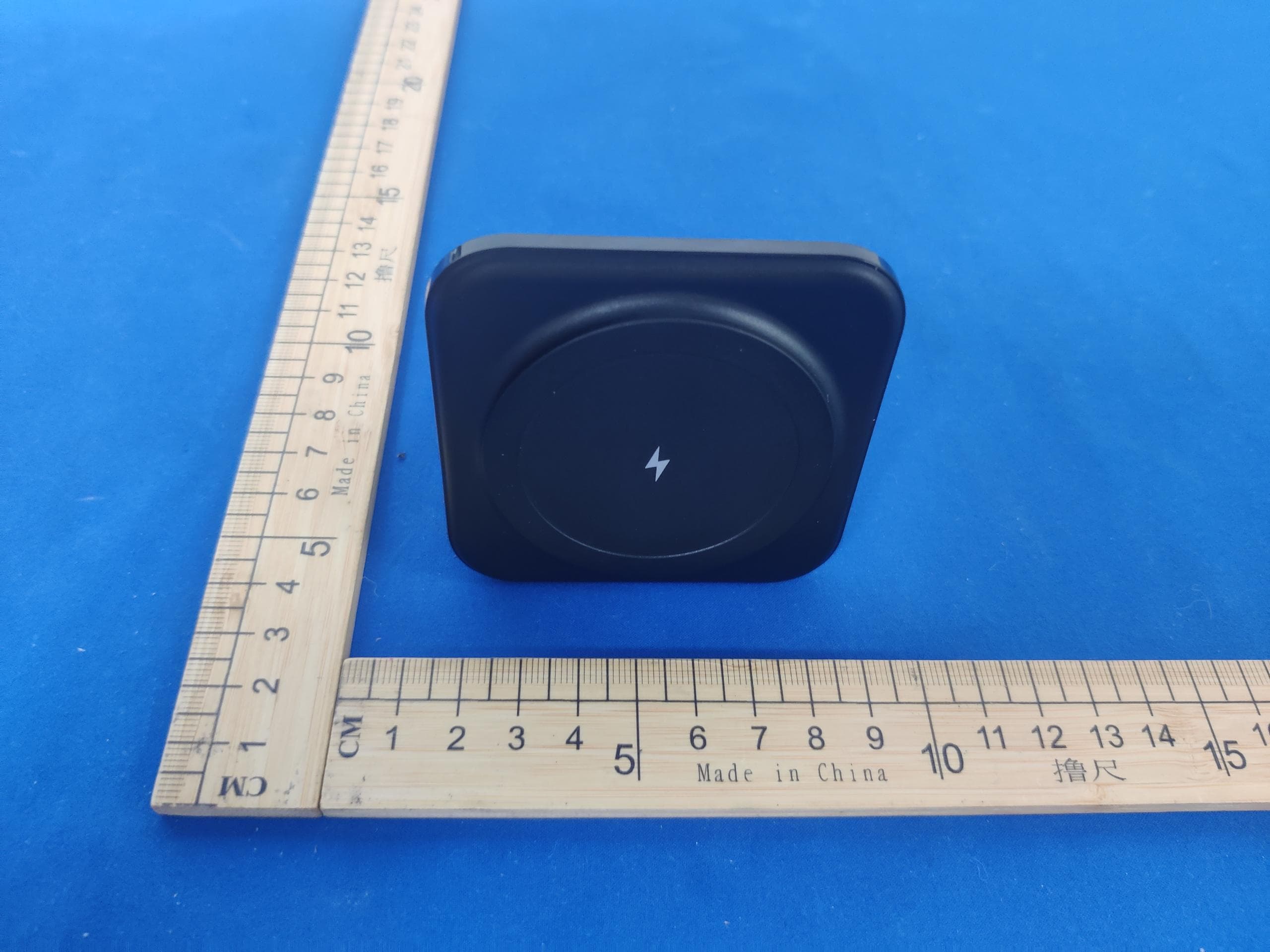 Foldable charging station - FCC ID 2AVJR-Z6 - Shenzhen Funxim Innovation Technology Co., Ltd (4)
