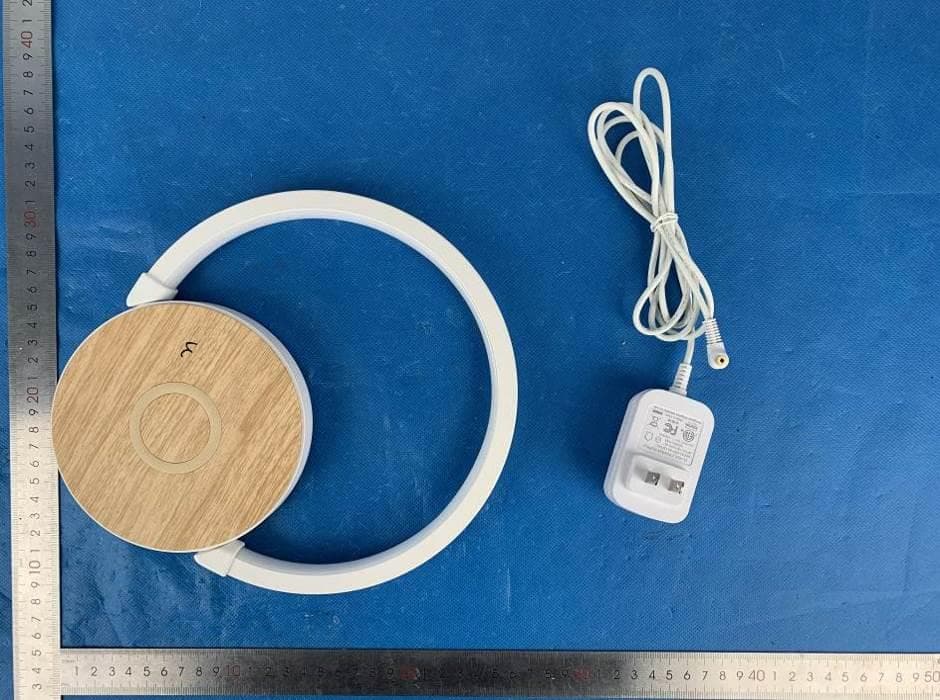 Wireless charger Desk lamp - FCC ID 2AVJX-F1 - SHENZHEN FLYSHINE TECHNOLOGY CO., LTD (3)