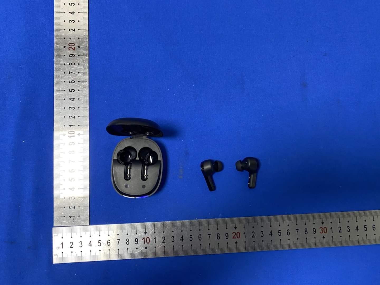 Earphone Charging Box - FCC ID 2AVLI-EP030B - HONGKONG VIMAI TECHNOLOGY CO.,LIMITED