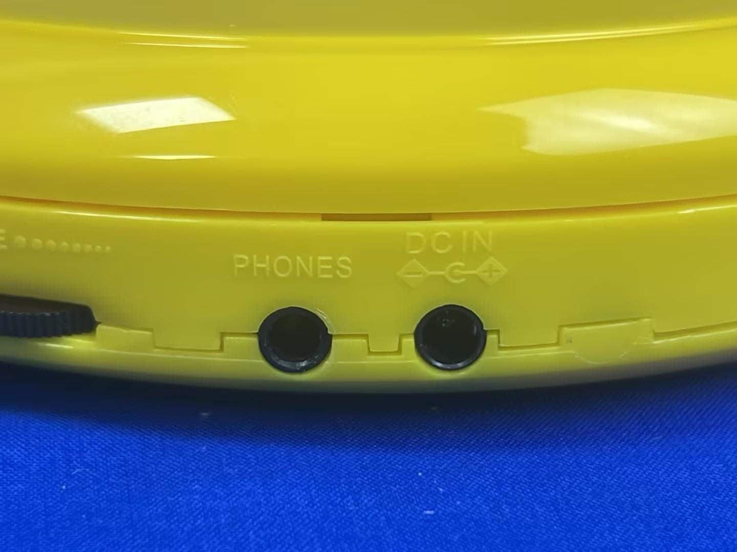 Portable CD Player with FM Radio and Bluetooth AudioStream - FCC ID 2AVMZ-TCD512 - Dongguan Shunlang Electronics Co., Ltd (5)
