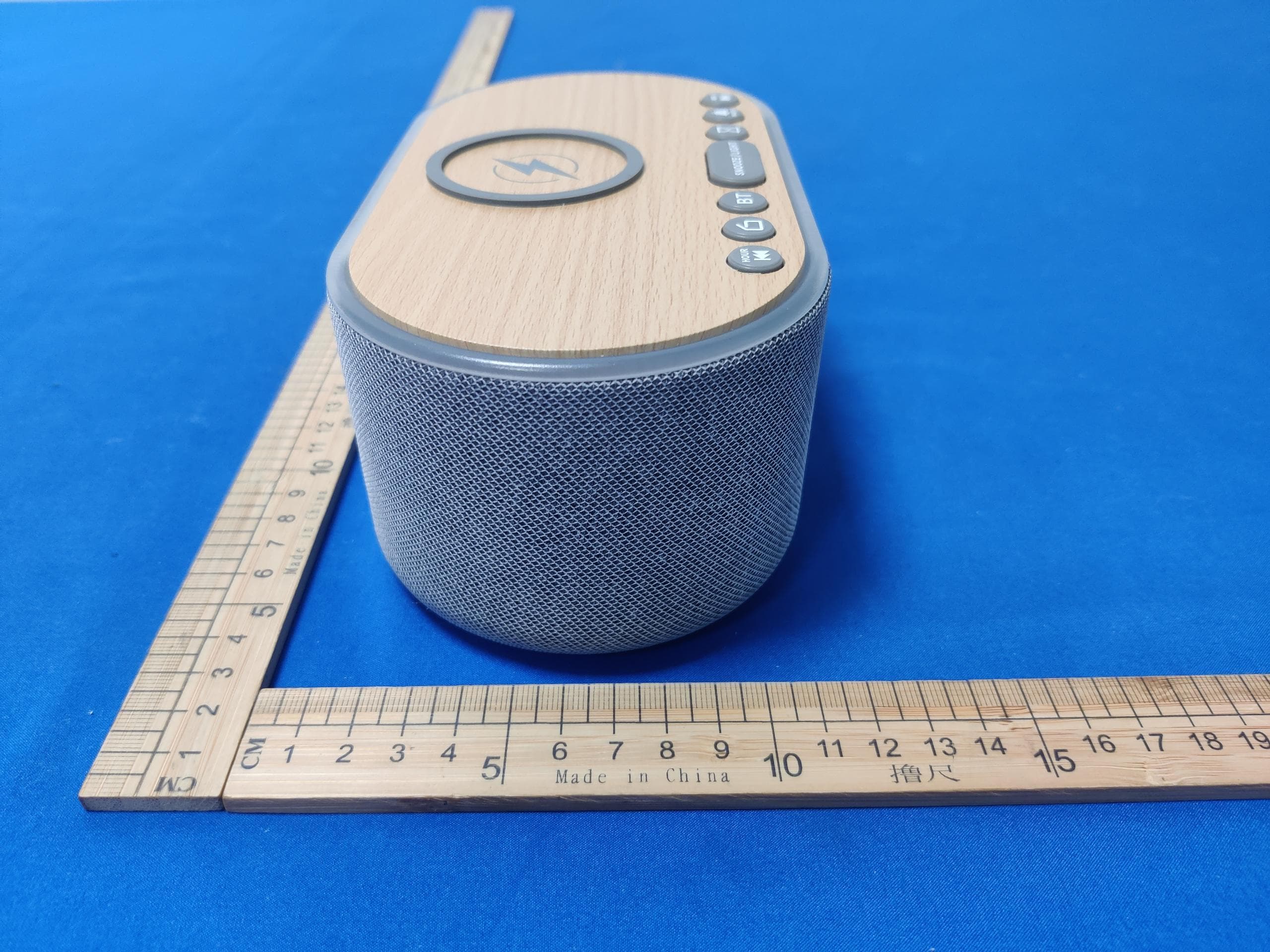 Bluetooth Speaker Alarm Clock with FM Radio, Wireless Charging - FCC ID 2AVMZ-UE268 - Dongguan Shunlang Electronics Co., Ltd (4)