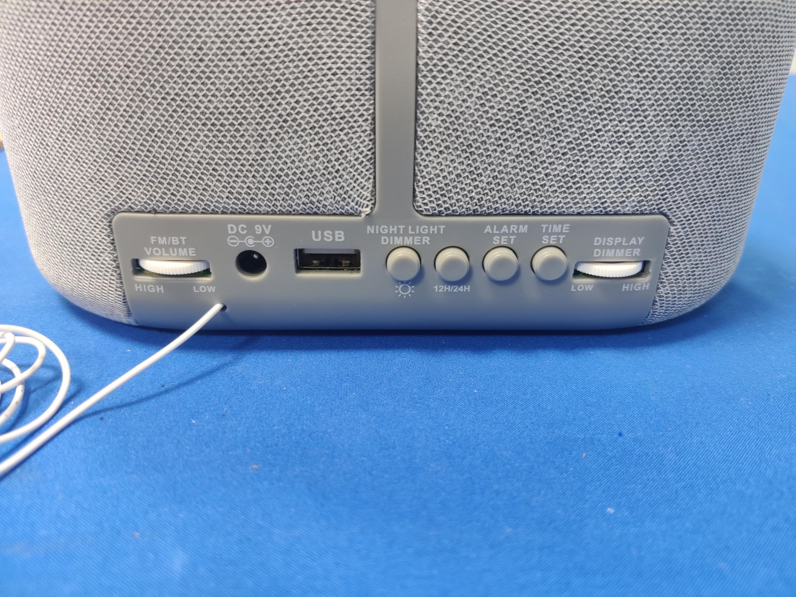 Bluetooth Speaker Alarm Clock with FM Radio, Wireless Charging - FCC ID 2AVMZ-UE268 - Dongguan Shunlang Electronics Co., Ltd (2)