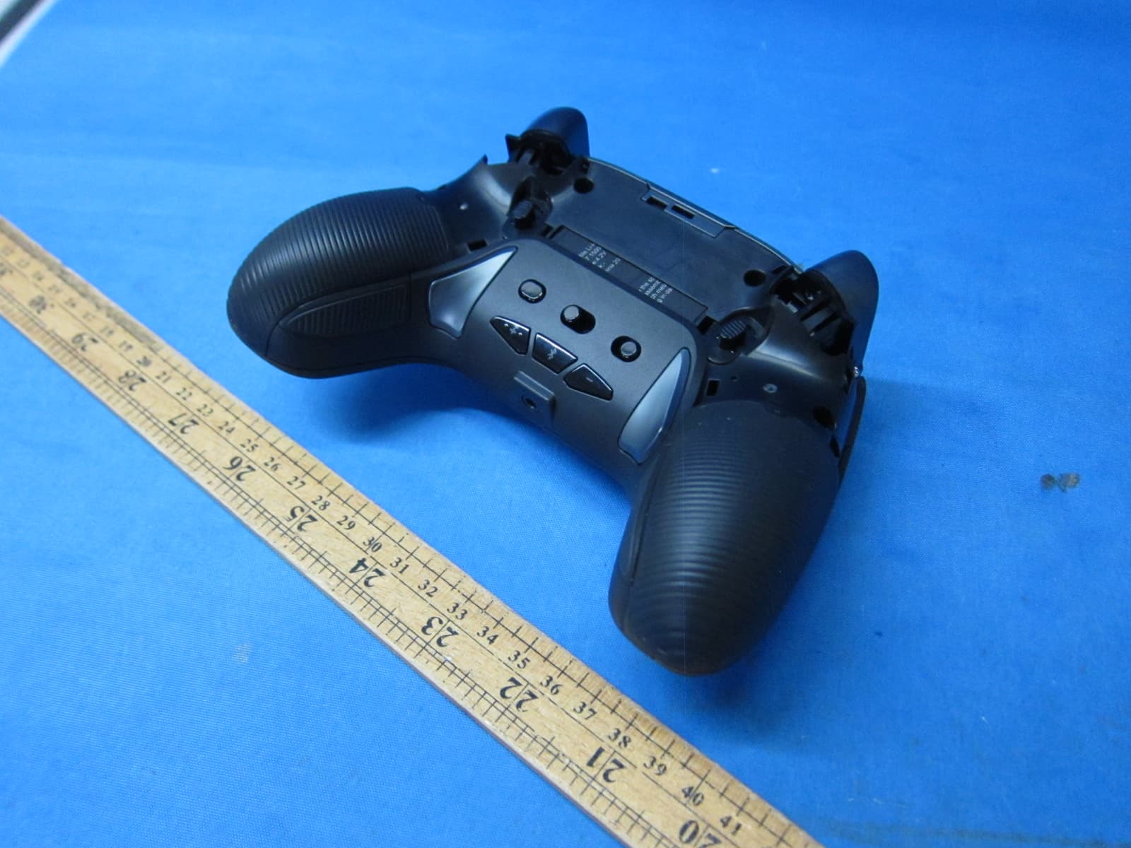 Revolution 5 PRO (Controller) - FCC ID 2AVPR-4533 - Nacon (HK) Limited