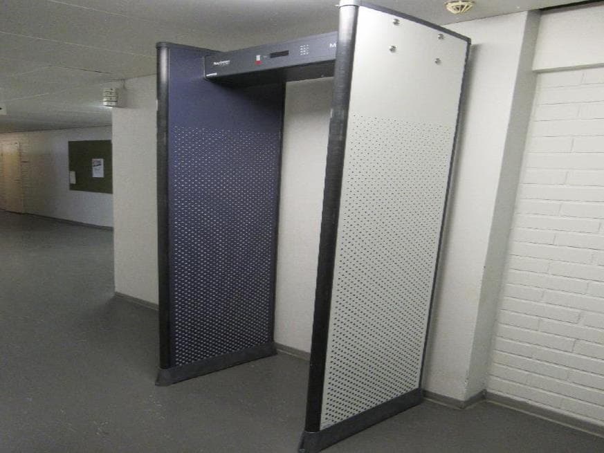 Metor 900M Walk-Through Metal Detector - FCC ID 2AVRB-METOR-900M - Rapiscan Systems
