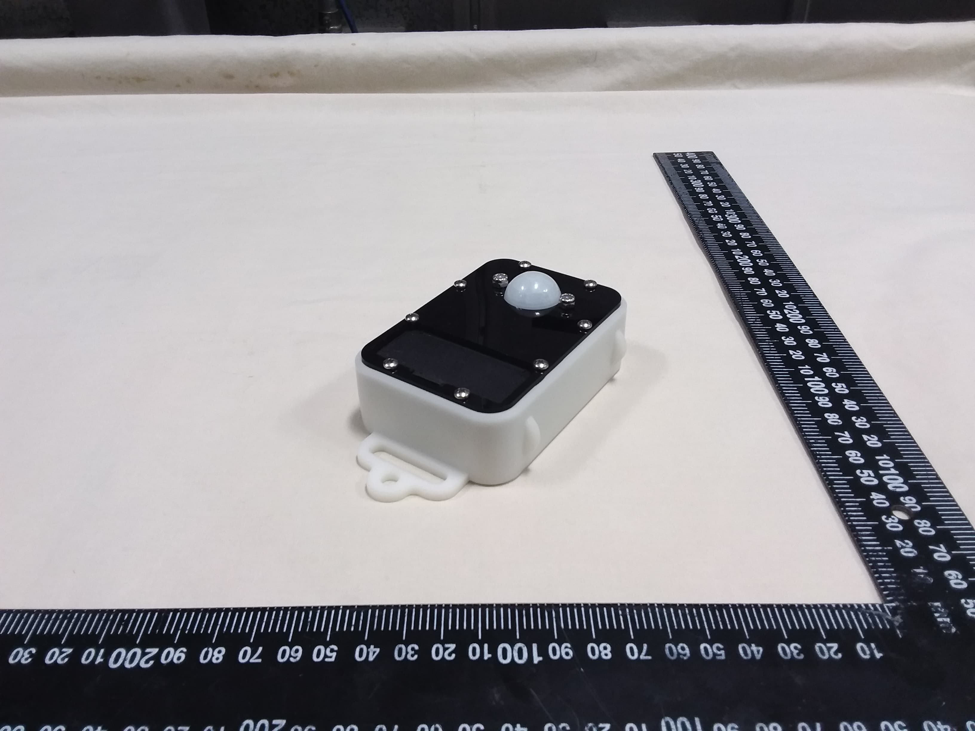 Tripwire Puck remote transceiver and detector - FCC ID 2AVRC-71100-702 - Rugged Nature, LLC