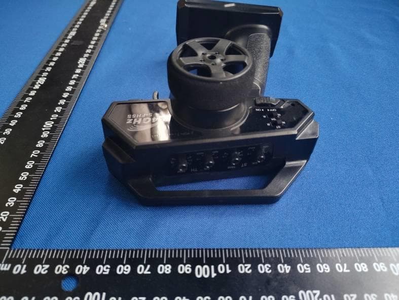 Remote control - FCC ID 2AVRN-KYHT01 - ZHUHAI KYMODEL HOBBY CO., LTD (2)