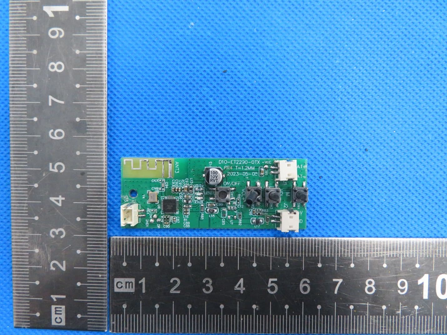 Wireless Microphone - FCC ID 2AVRVET2290M - DP AUDIO VIDEO LLC (2)