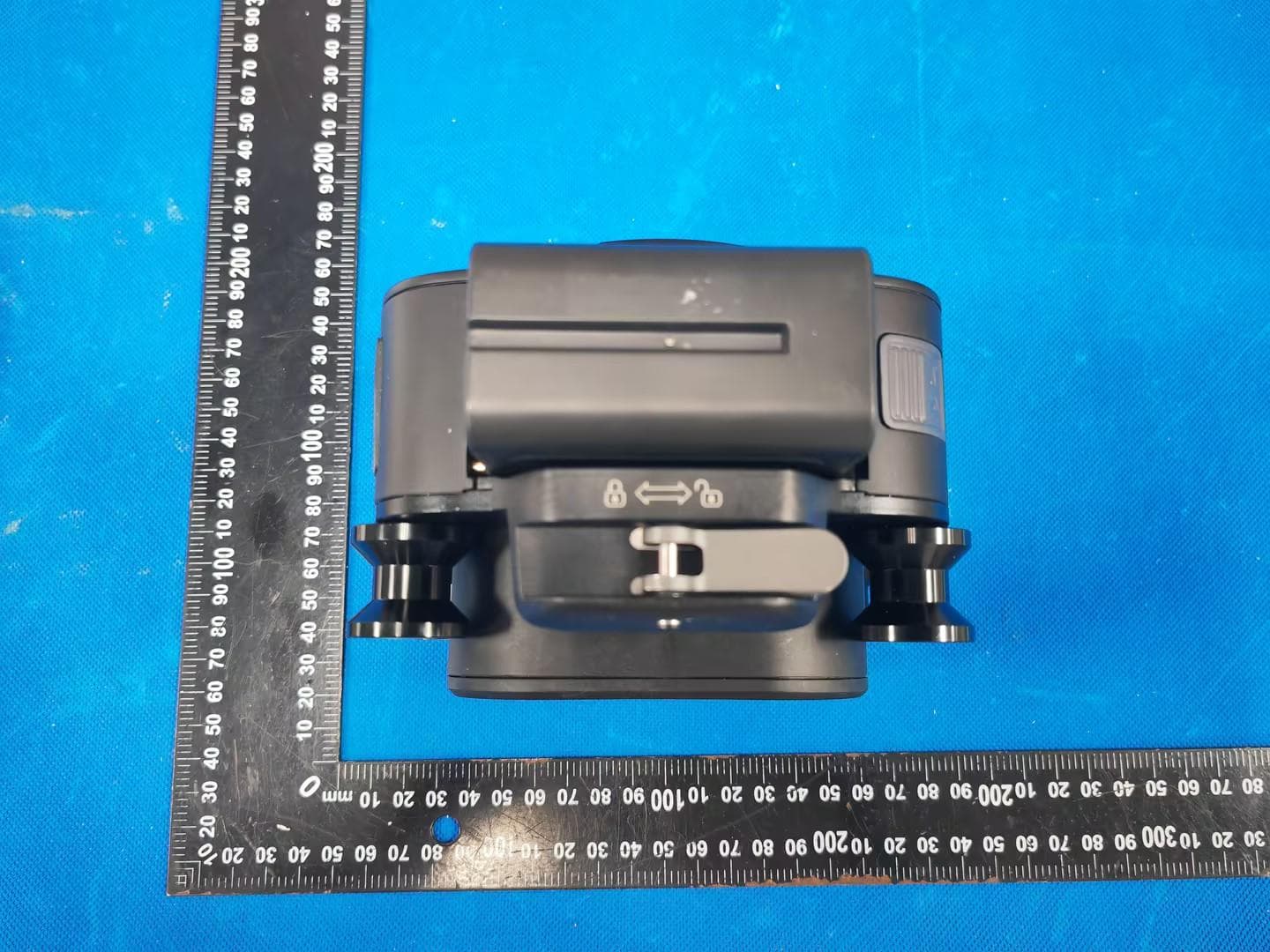 AXIS Multi-axis Motorized Slider - FCC ID 2AVSW-SSE1 - Dongguan ZEAPON Technology Co., Ltd.