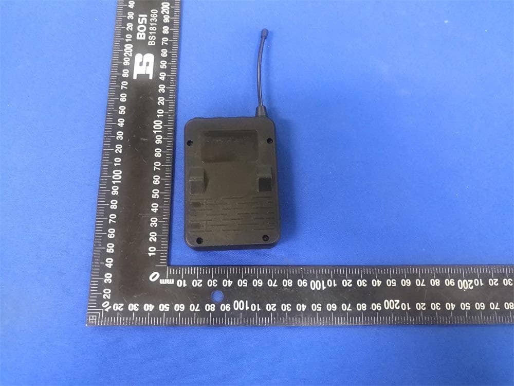 UHF Wireless Microphone System - FCC ID 2AVV4-001 - Shenzhen Yilaisi Electronic Technology Co., Ltd. (5)