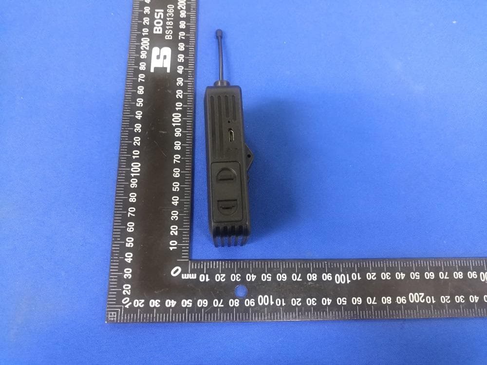 UHF Wireless Microphone System - FCC ID 2AVV4-001 - Shenzhen Yilaisi Electronic Technology Co., Ltd. (2)