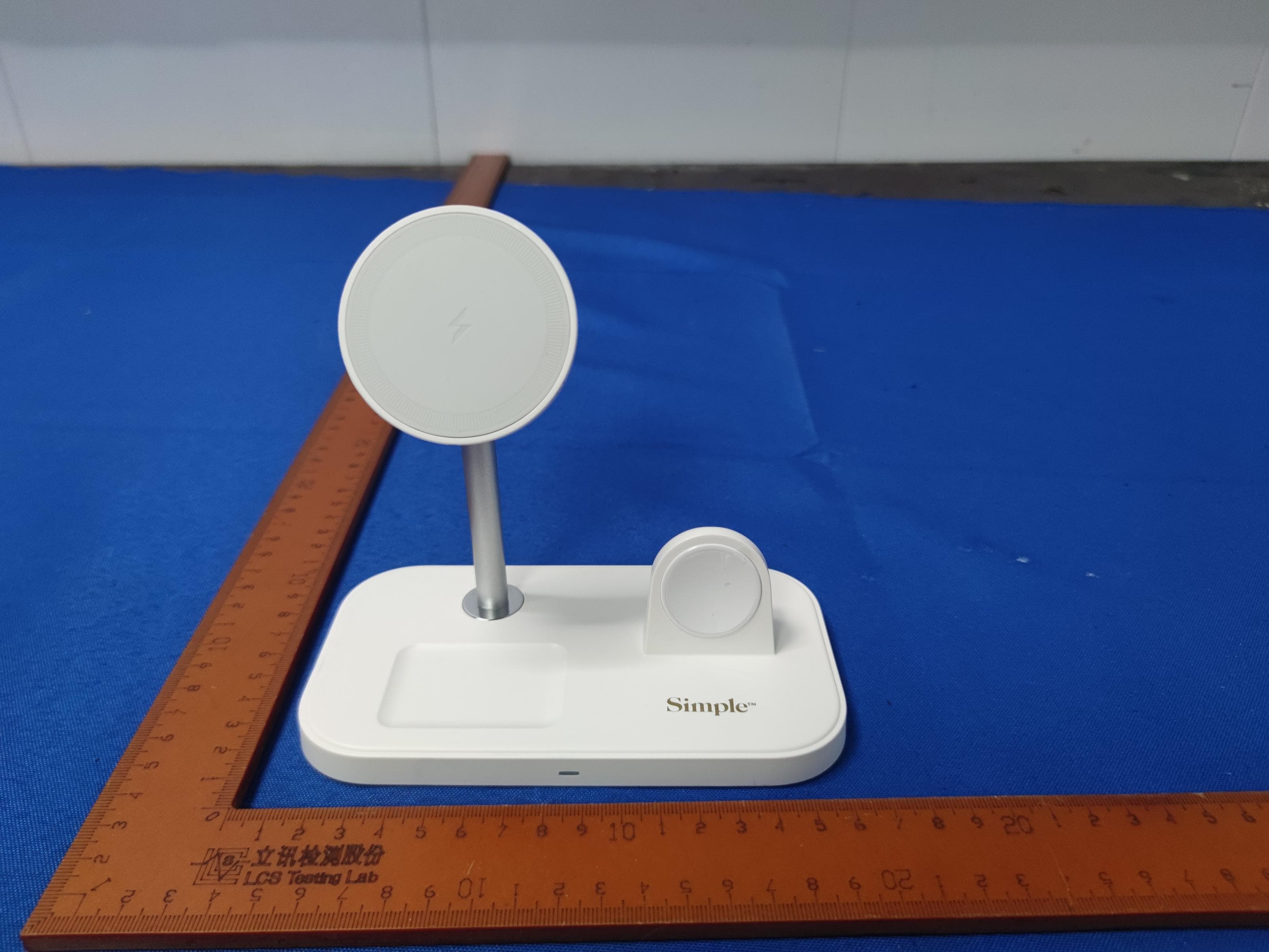 3 in 1 Wireless Charge Stand - FCC ID 2AVV6-802962 - Liquipel Protection LLC (4)