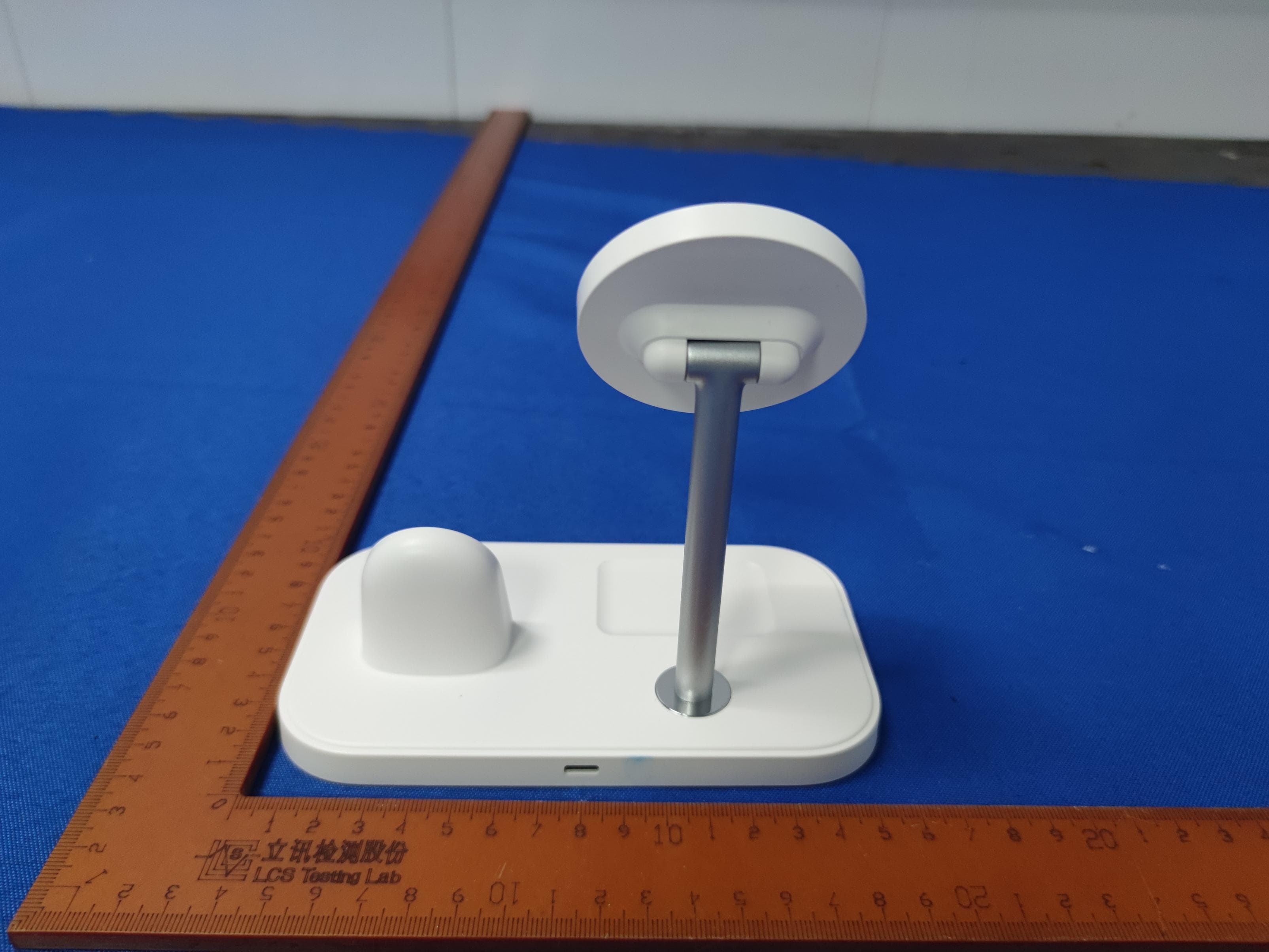 3 in 1 Wireless Charge Stand - FCC ID 2AVV6-802962 - Liquipel Protection LLC (5)