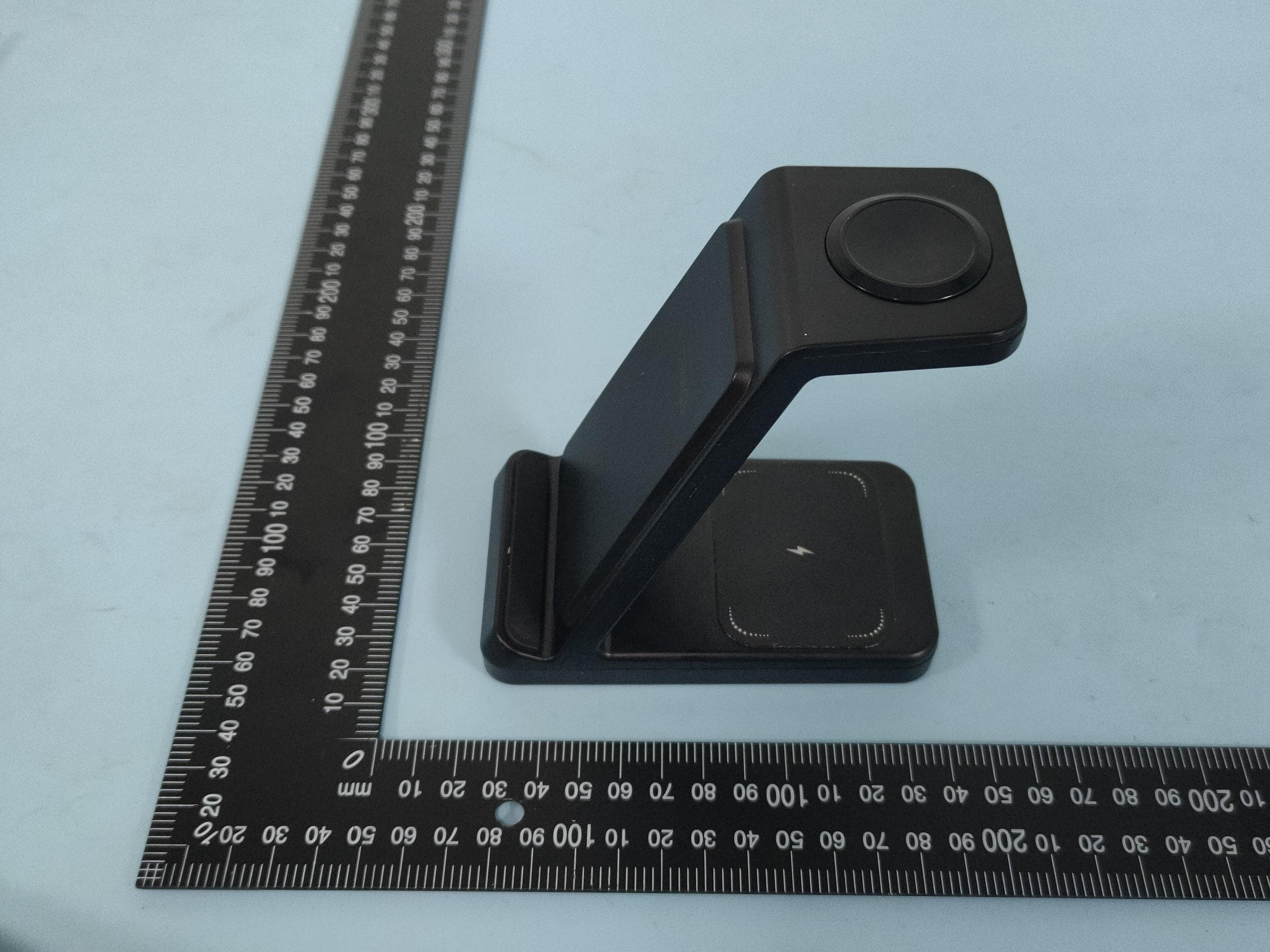 3 in 1 Wireless charger - FCC ID 2AVV6-827288 - Liquipel Protection LLC (3)