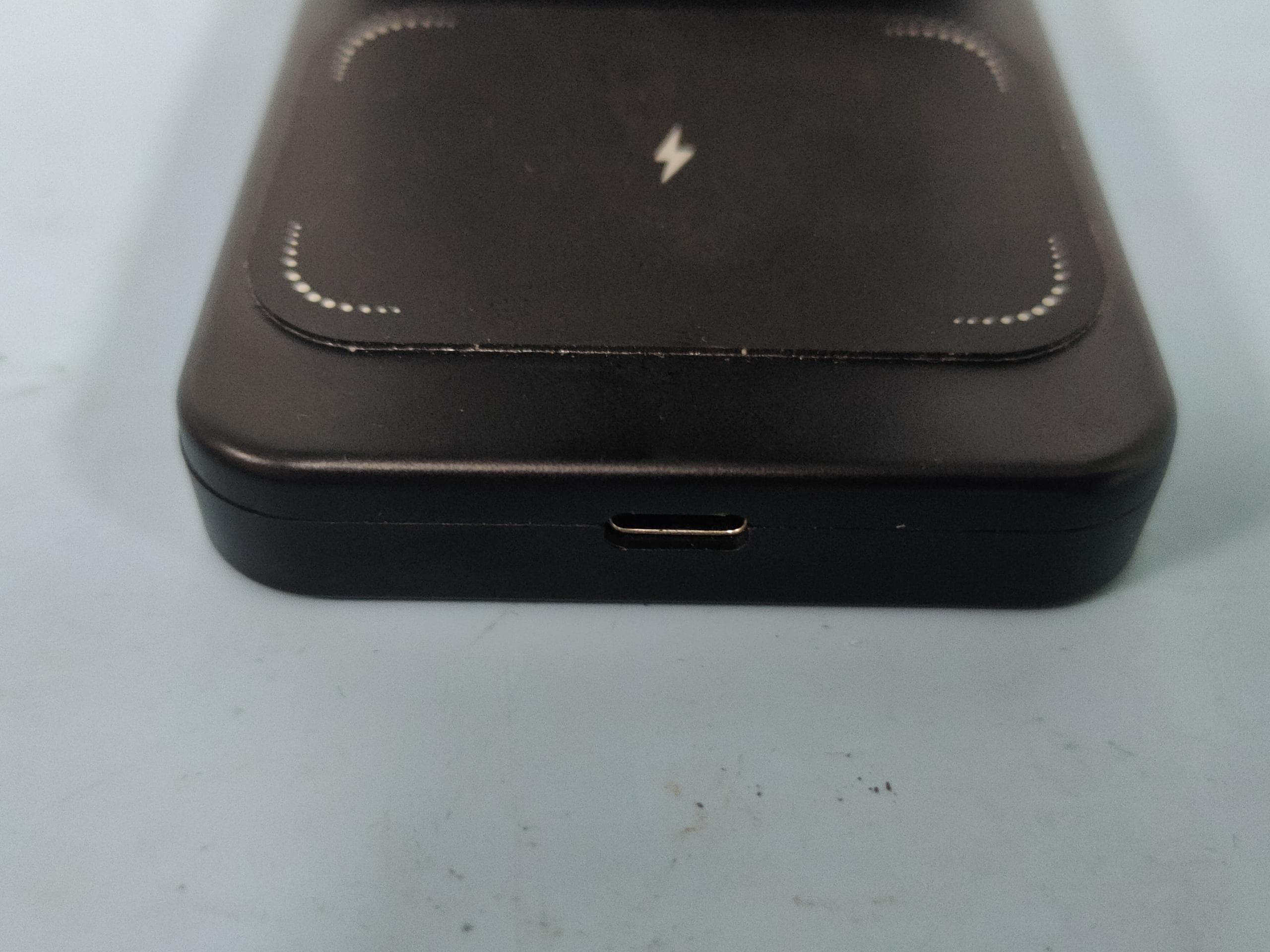 3 in 1 Wireless charger - FCC ID 2AVV6-827288 - Liquipel Protection LLC (5)
