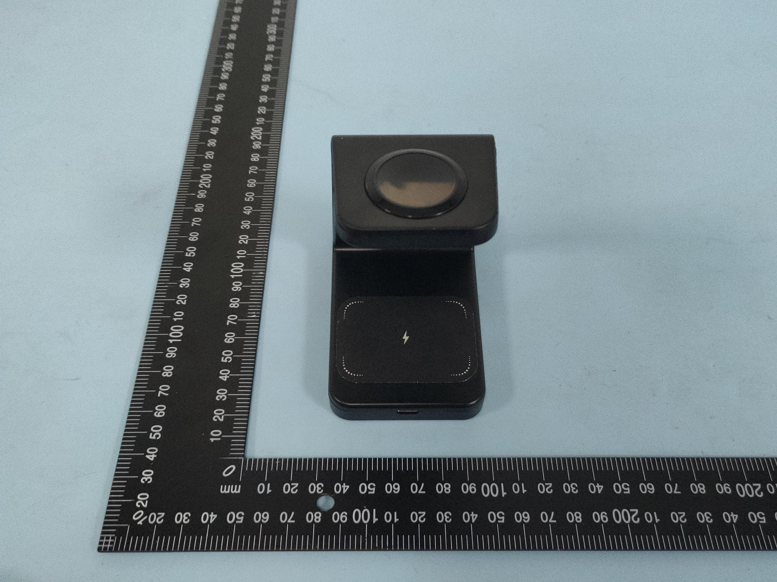 3 in 1 Wireless charger - FCC ID 2AVV6-827288 - Liquipel Protection LLC